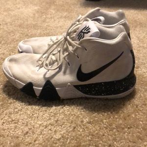 Nike Kyrie 4 White and Black Size 8